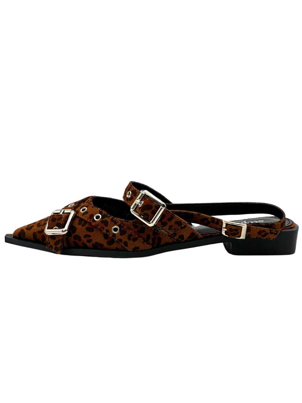 Kelsey - Spetsig sandal med spännen